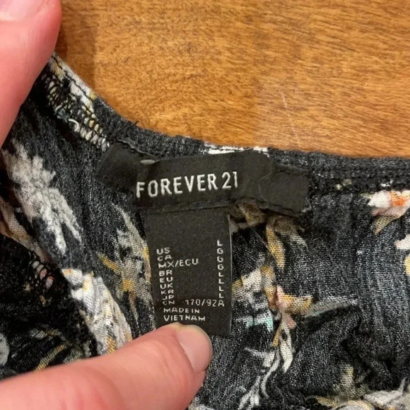 Forever 21 women’s top L - Picture 2 of 2
